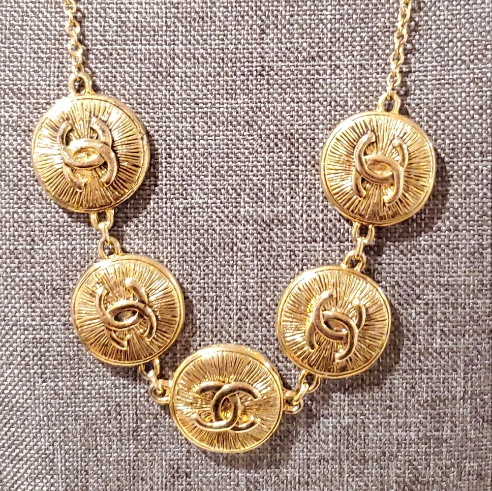 CHANEL Necklace - Picture 2 of 4